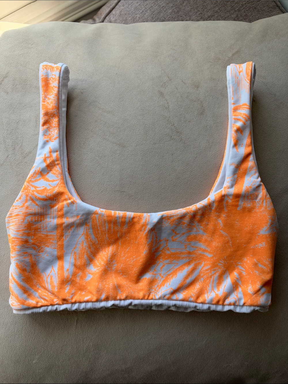 NWOT MAAJI REVERSIBLE BIKINI TOP MEDIUM